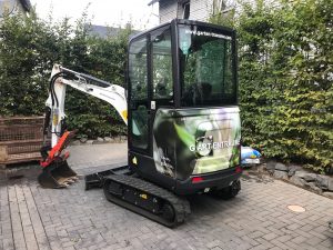 Beschriftung eines Baggers