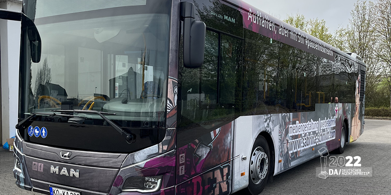 Gewinner Deutscher Agenturpreis 2022. Vollfolierung eines Linienbusses.